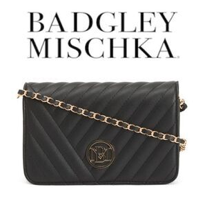 NWT BADGLEY MISCHKA Small Camera Crossbody Bag Black With Circle Logo MSRP$69